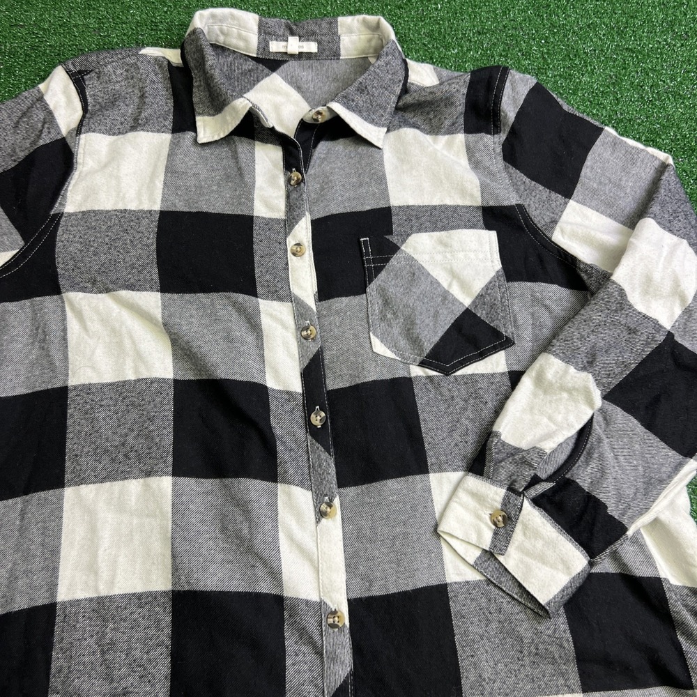 Maurices Womens Flannel‎ Shirt Button Down Pockets Buffalo Plaid Black White 1X